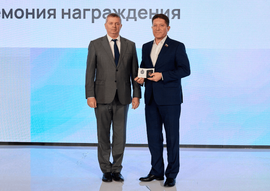 Управляющему директору завода ОМК в Выксе вручили знак «Почетный промышленник»